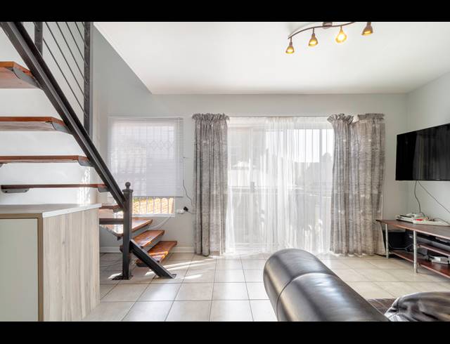 3 BEDROOM TOWNHOUSE FOR SALE IN WILGEHEUWEL